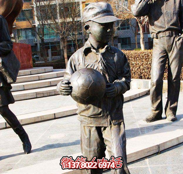 鑄銅雕塑，點(diǎn)綴小學(xué)廣場，傳遞小學(xué)生足球精神