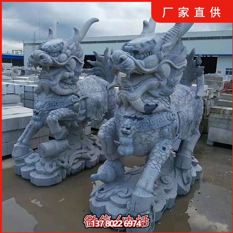 青石雕刻麒麟大型雕塑，為景區(qū)墓園增添靚麗風(fēng)采