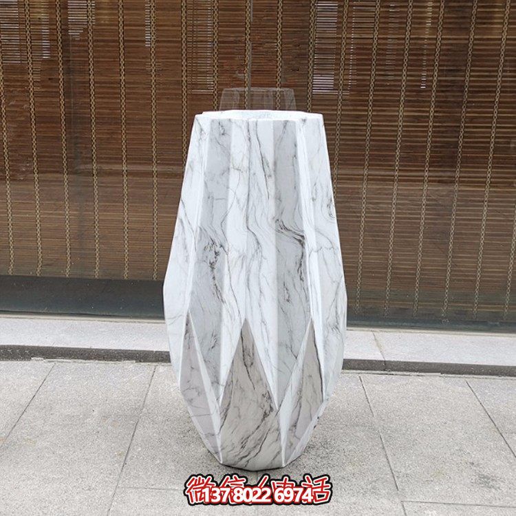 天然大理石雕刻花盆，為酒店裝飾添彩