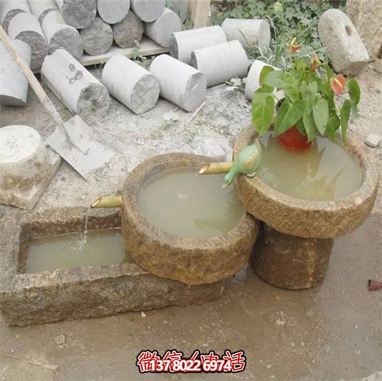 古老農(nóng)村石槽流水魚缸，傳統(tǒng)擺件裝飾景觀