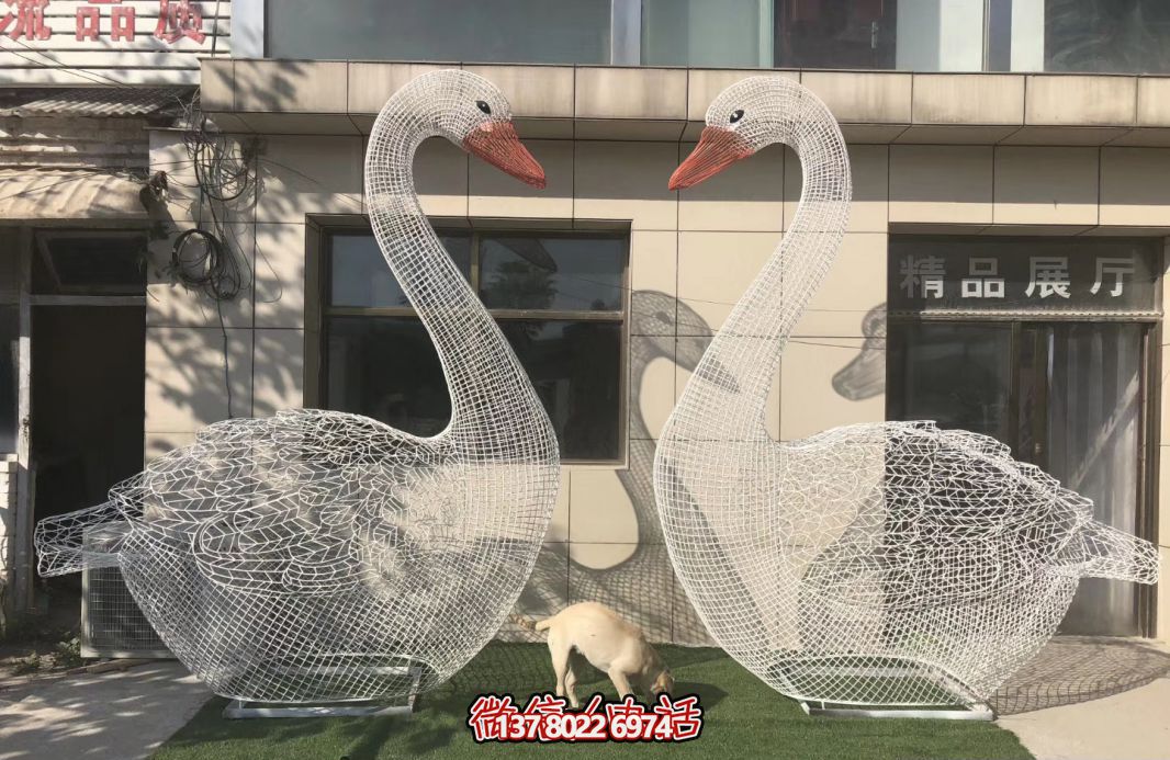 不銹鋼天鵝雕塑，給您的景區(qū)增添一抹優(yōu)雅氣息