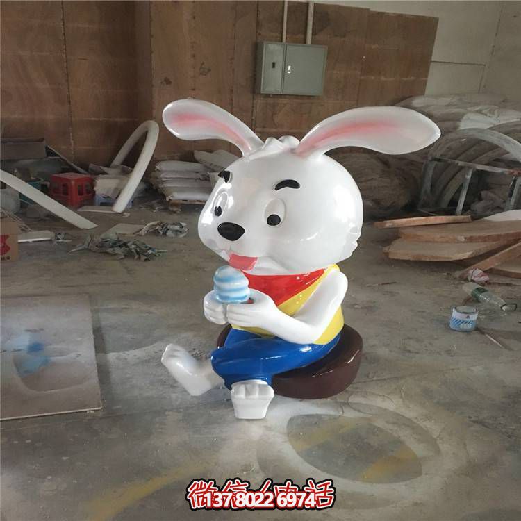 可愛(ài)小兔子玻璃鋼雕塑，點(diǎn)綴園林景觀