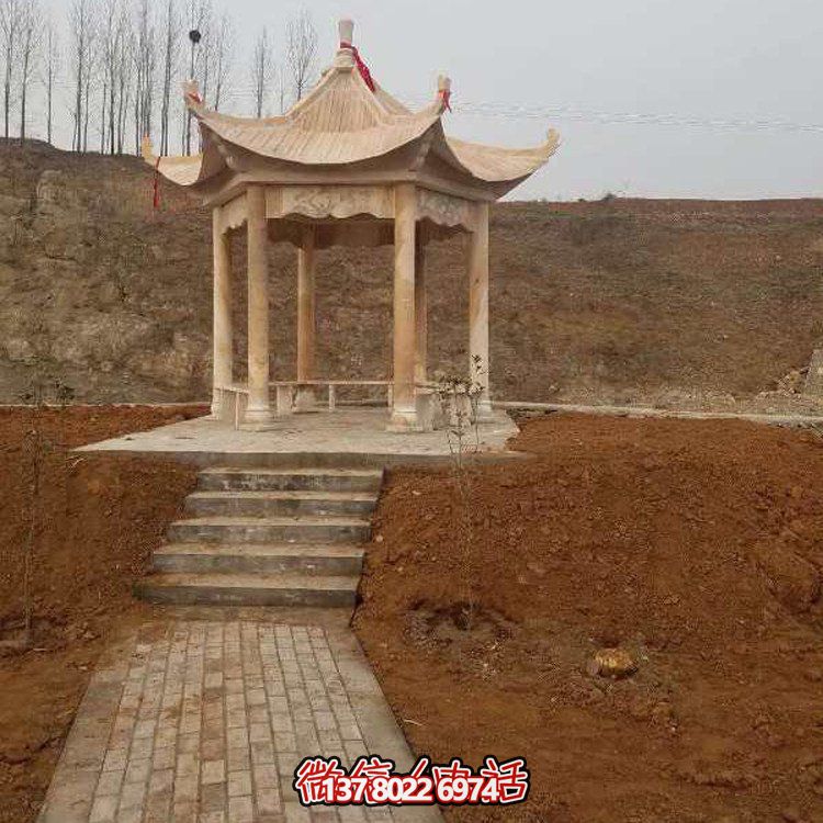 色彩斑斕的晚霞紅涼亭，讓您享受中式園林的繽紛景點