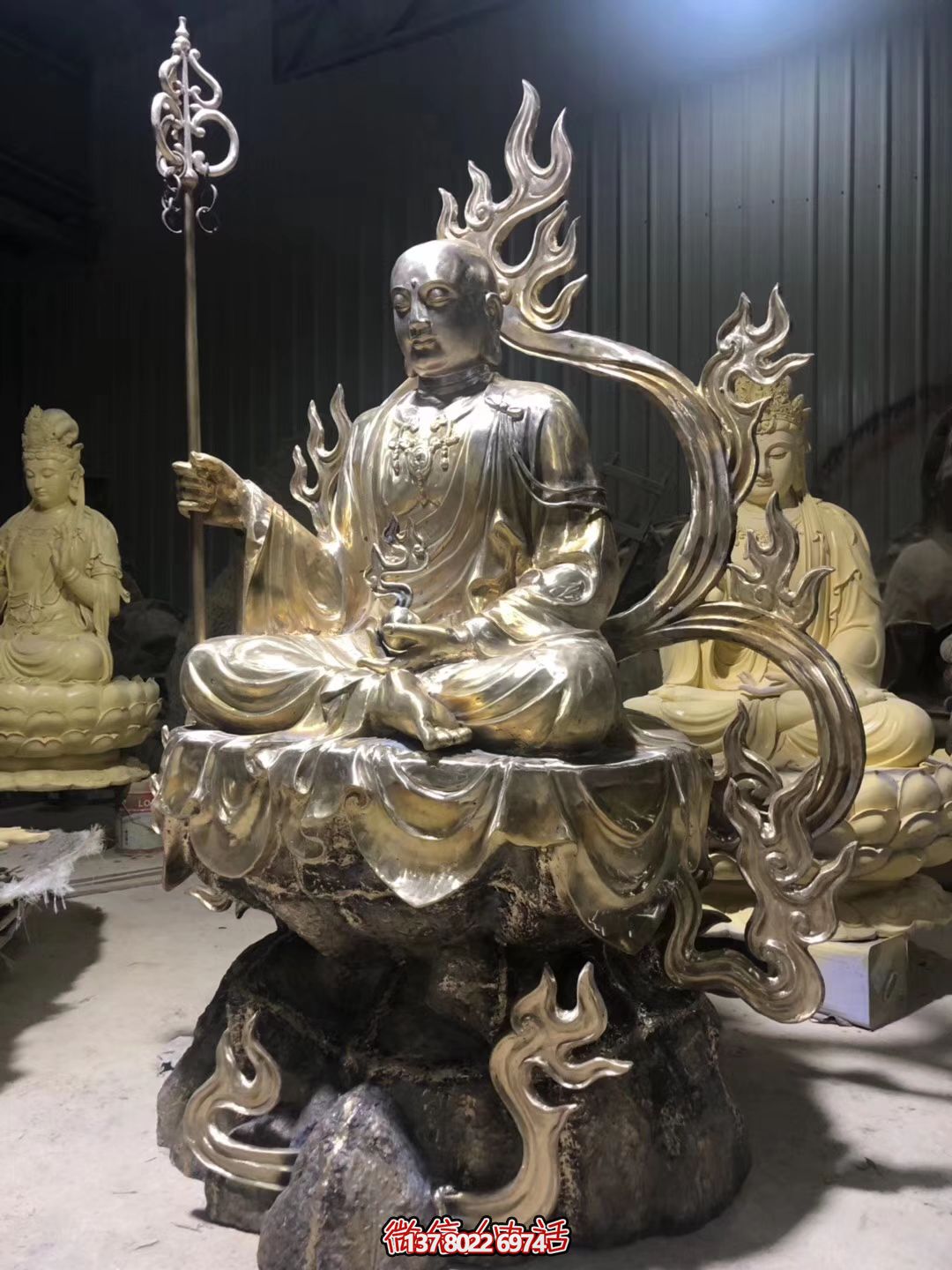 游覽地藏王大型寺廟景區(qū)，感受精美雕塑的神秘魅力