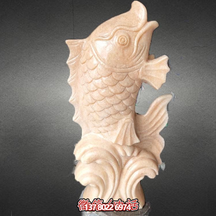 集大理石石雕、水景擺件、鯉魚雕塑于一體的精美藝術(shù)品