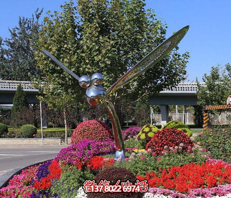大型不銹鋼蜻蜓雕塑，給城市花園添彩