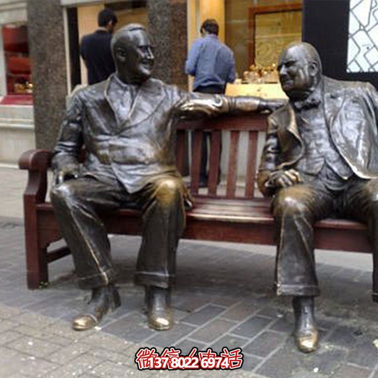 黃銅西方人物雕塑，讓街頭活躍起來