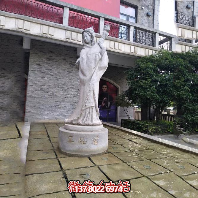 傳承歷史的美，贊美女王的神奇雕像