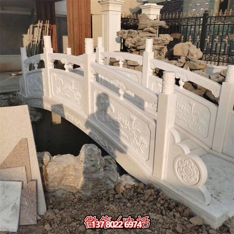 精美大理石雕刻欄桿，為景區(qū)公園拱橋添加裝飾美感和防護(hù)功能