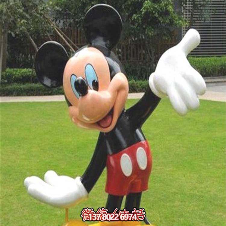 藝術(shù)化大型玻璃鋼米老鼠雕塑，為公園景觀添彩