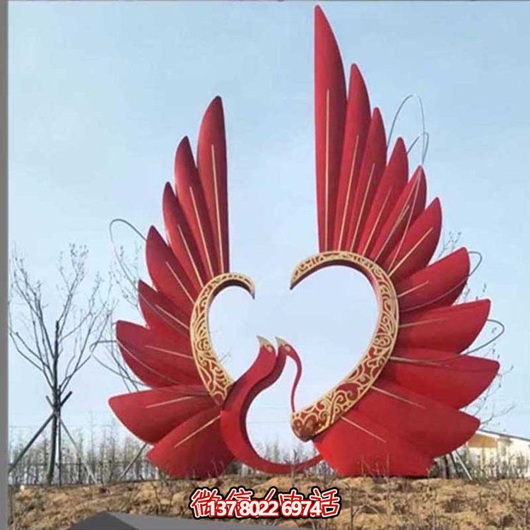 大型不銹鋼彩繪抽象鳳凰雕塑，為公園燈光亮化景觀