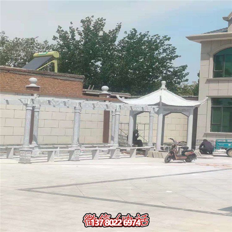 仿古涼亭，大理石裝飾，搭配花架，為別墅院子增添份量