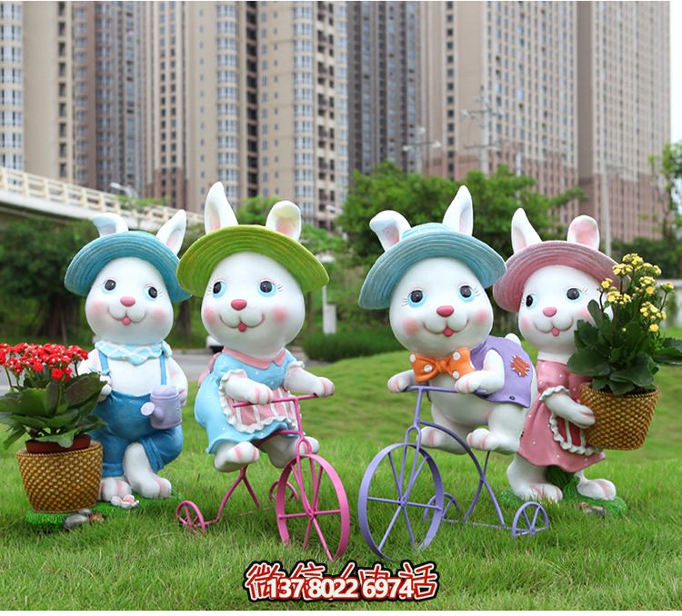 可愛兔子雕塑，為您的草坪添彩