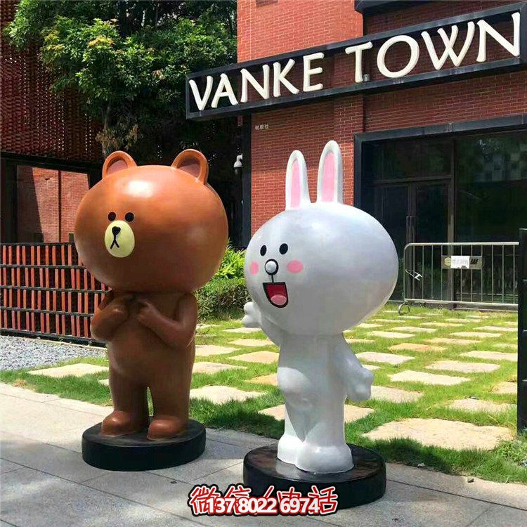 玻璃鋼卡通維尼熊美陳擺件——讓你的商場(chǎng)店鋪增添一抹可愛色彩