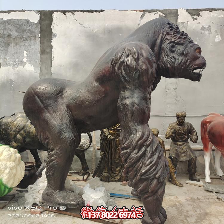 仿真玻璃鋼大猩猩雕塑，給游樂園帶來新的樂趣