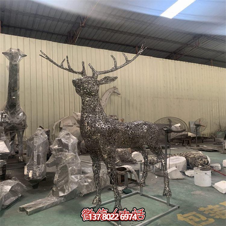 不銹鋼鏤空抽象戶(hù)外照明景觀鹿燈