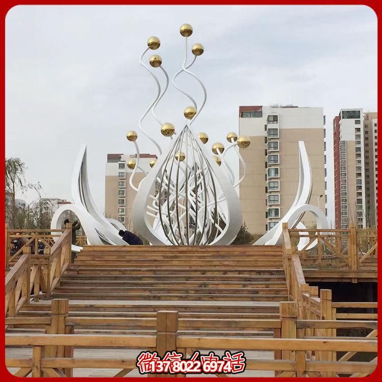 大型不銹鋼荷花雕塑，點綴美麗的景觀花園