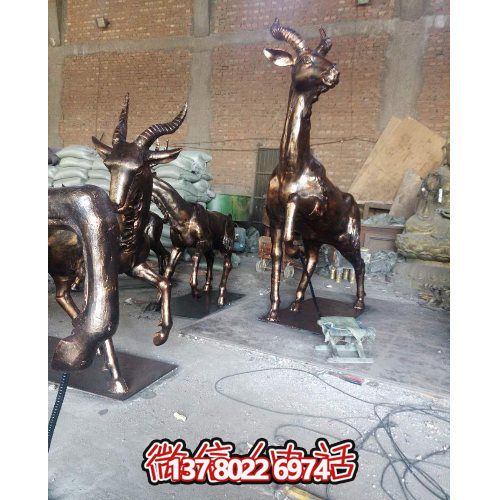 大型梅花鹿銅雕雕塑，裝點(diǎn)別墅小區(qū)