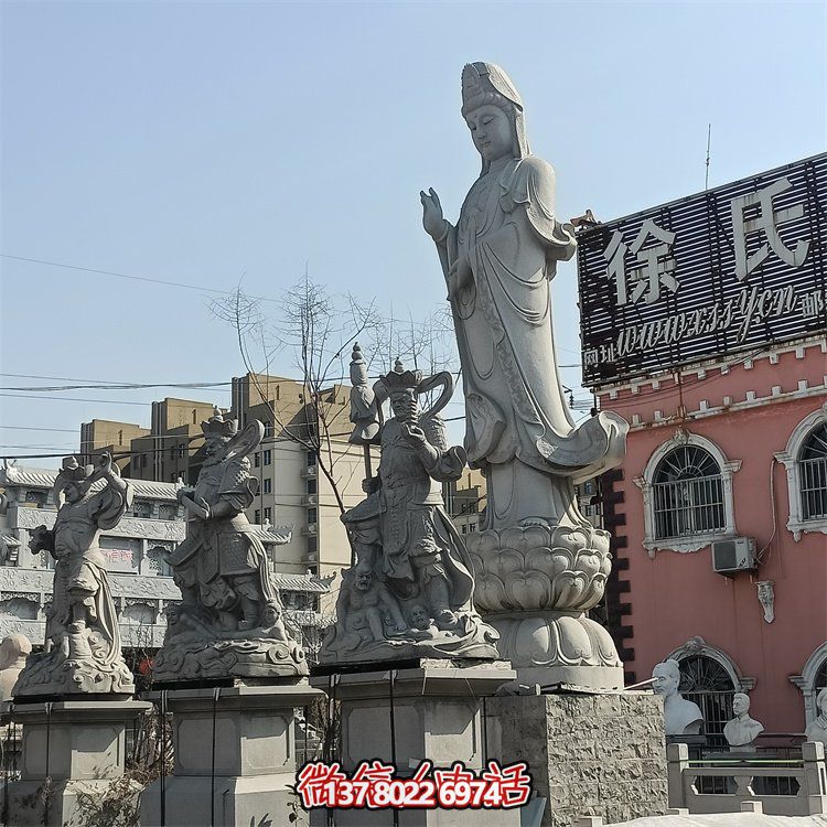 精美關(guān)公、佛像和石獅子雕刻，青石裝點(diǎn)美化廣場(chǎng)