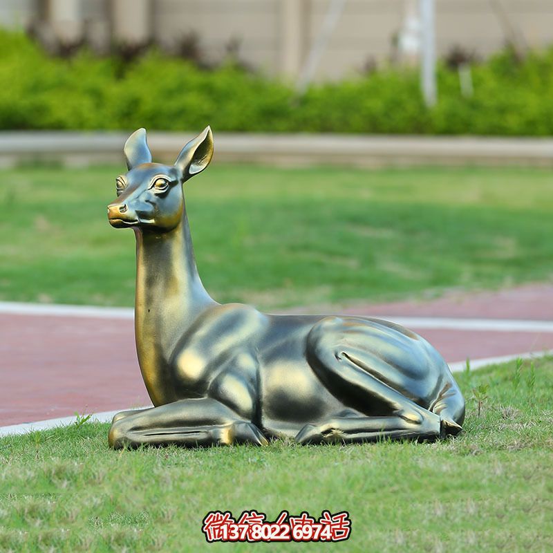 不銹鋼仿銅睡鹿雕塑，點(diǎn)綴戶外廣場(chǎng)草坪