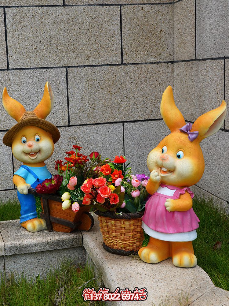 玻璃鋼彩繪只兔子雕塑，為庭院增添精彩