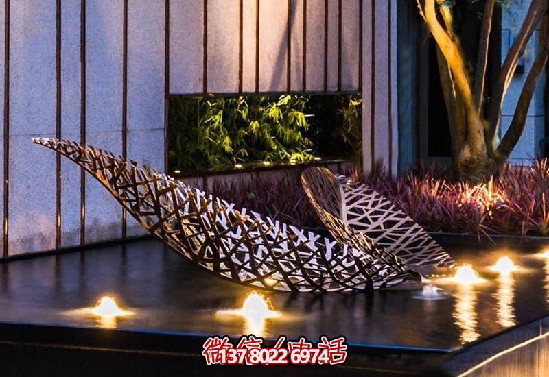 不銹鋼樹葉鏤空雕塑，給戶外和酒店環(huán)境帶來(lái)優(yōu)雅氣息