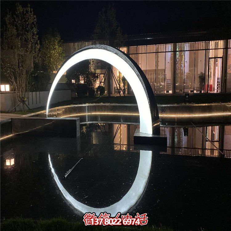 不銹鋼發(fā)光圓環(huán)雕塑，點亮戶外園林景觀