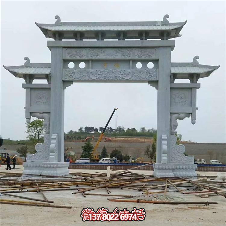 傳統(tǒng)工藝石雕牌坊，點(diǎn)綴鄉(xiāng)村美景