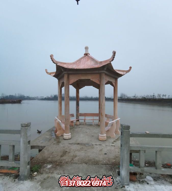 河邊大理石涼亭雕塑，欣賞晚霞紅