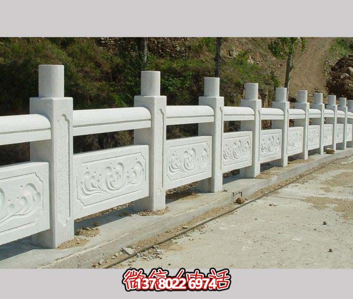 漢白玉欄桿石雕，為景區(qū)山道增添美感