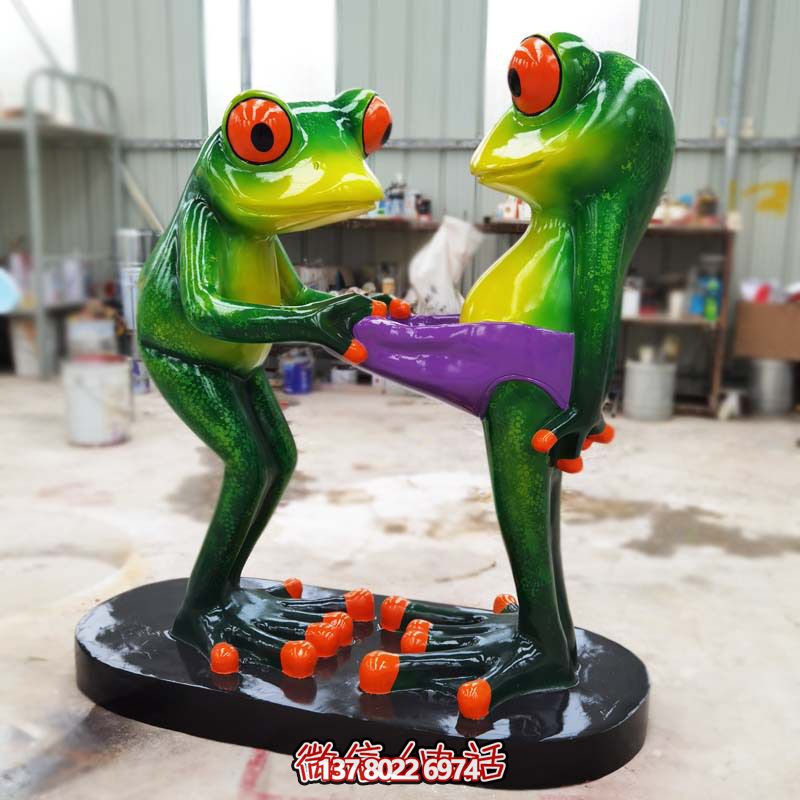 逗趣玻璃鋼青蛙雕塑，為景區(qū)增色不只