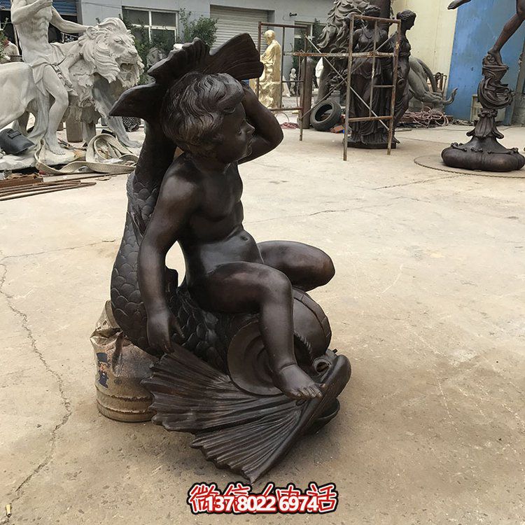 創(chuàng)意銅雕魚(yú)坐椅，讓兒童享受景觀之美