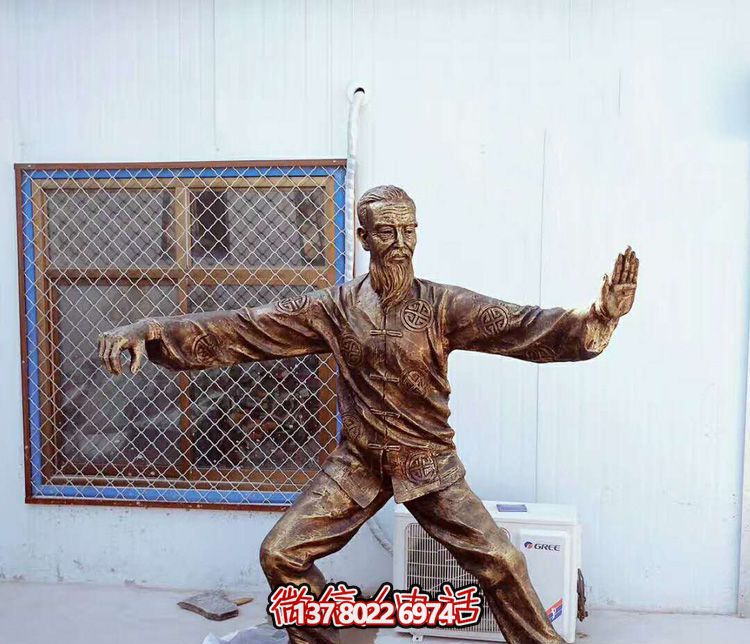 太極拳老人銅雕，讓景區(qū)更加精彩