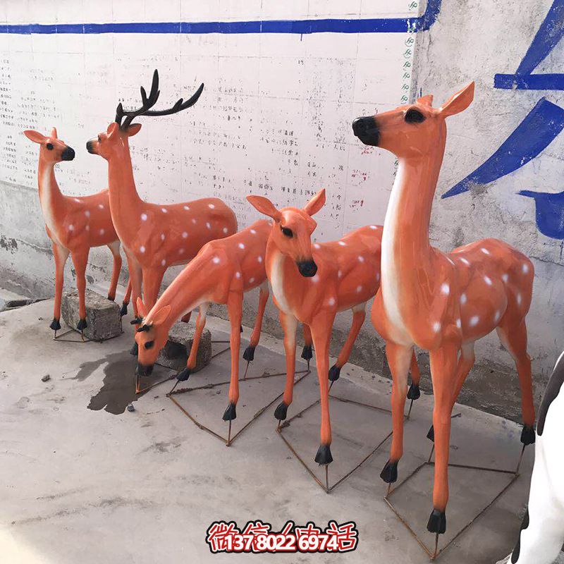 彩繪玻璃鋼雕塑鹿，靜謐優(yōu)雅完美綻放