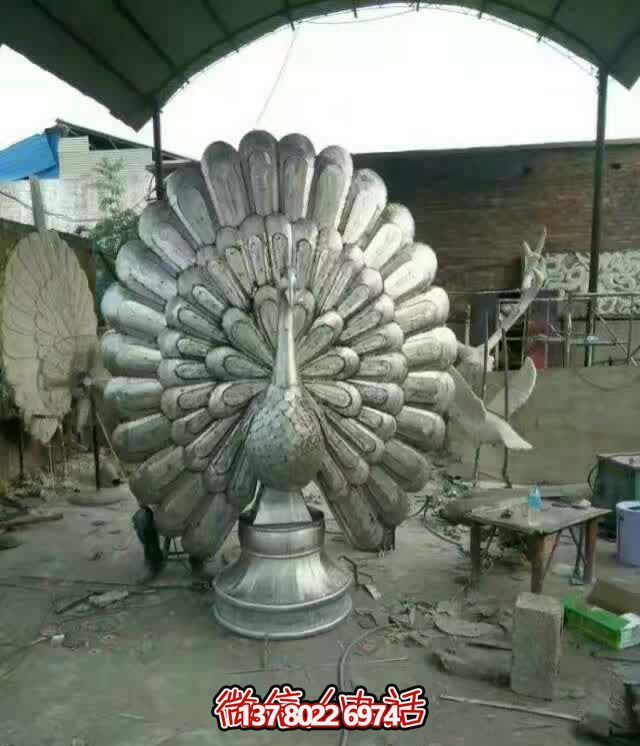 玻璃鋼孔雀雕塑，讓大型酒店里開屏舊的神韻