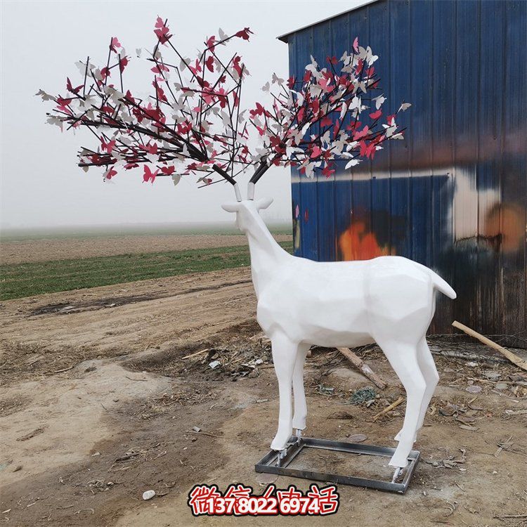 玻璃鋼雕塑梅花鹿，為戶外園林景觀增添抽象美感
