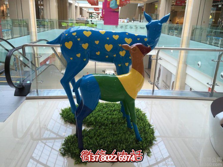玻璃鋼手工彩繪小鹿擺件，為你的商場(chǎng)增添溫馨美感