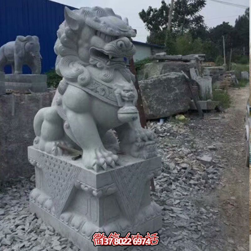 獅子雕塑鎮(zhèn)宅辟邪，美觀大方