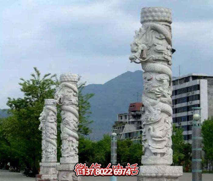 集大理石、石雕、龍柱于一體的大理景觀廣場
