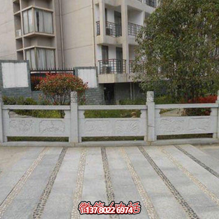 高品質(zhì)青石雕刻欄桿欄板，為您的小區(qū)裝飾添彩