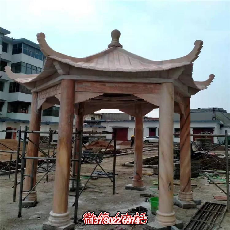 仿古涼亭，盡情欣賞晚霞染紅的美景