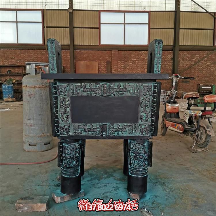 象征企業(yè)誠(chéng)信的青銅寶鼎