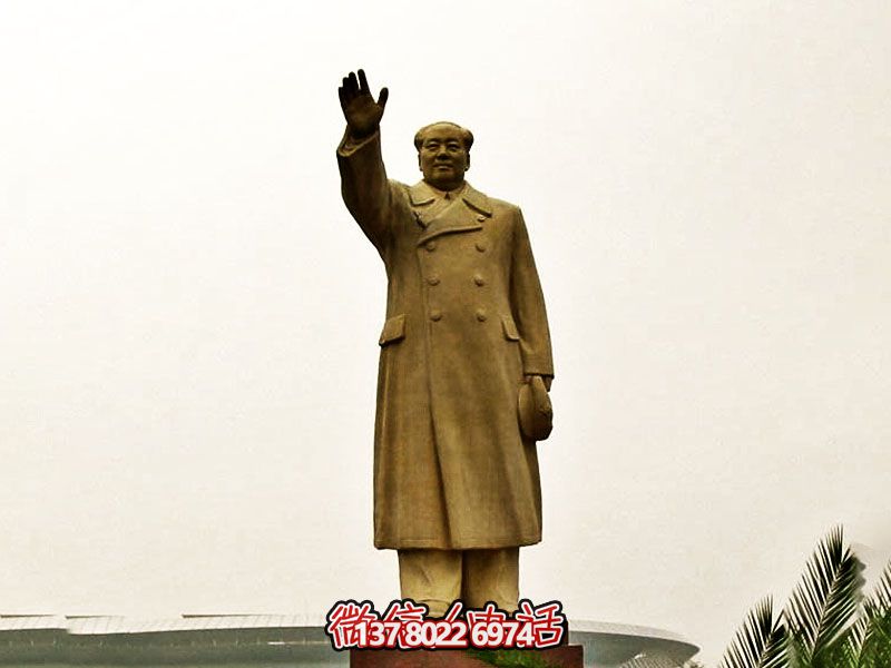 毛澤東偉人銅雕揮手，宣揚(yáng)偉大精神！