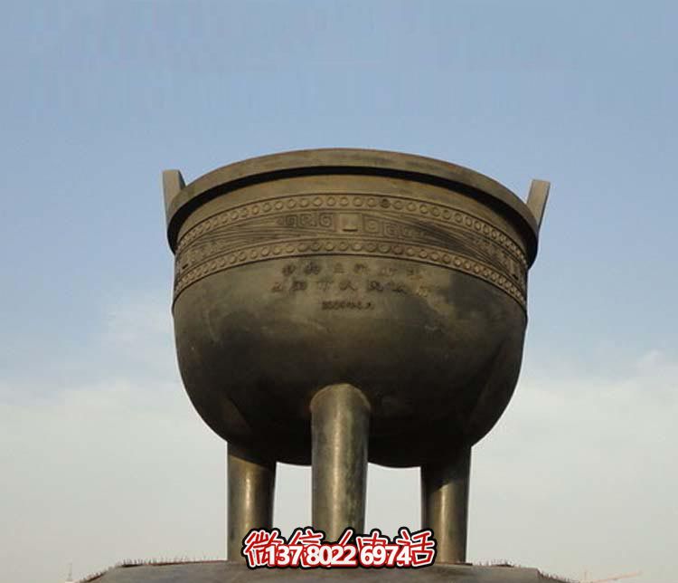 大型青銅圓形香爐，裝飾廣場景區(qū)