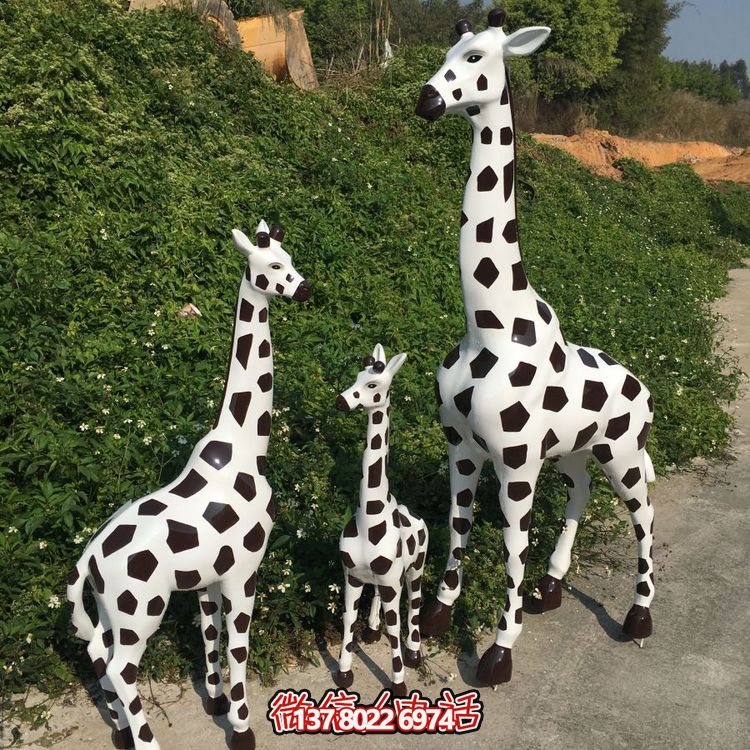 長頸鹿玻璃鋼雕塑，珍藏一家三口的美好回憶