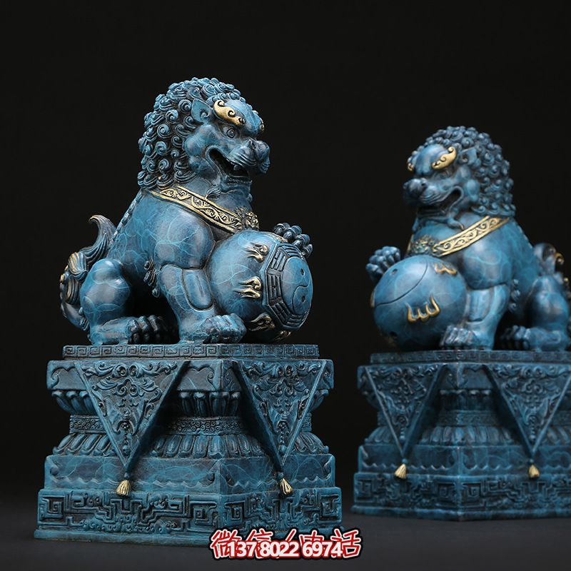 仿古青銅獅子雕塑，為景區(qū)創(chuàng)意增添古樸色彩