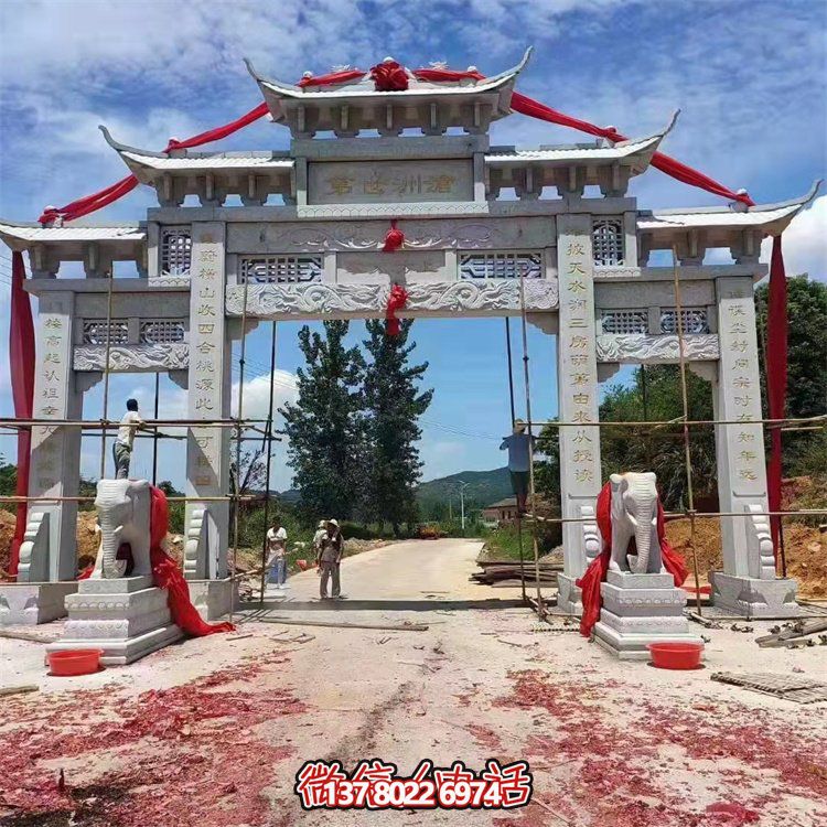 集道路四柱、花崗巖、花崗石雕和牌樓于一體的精美絕倫藝術品