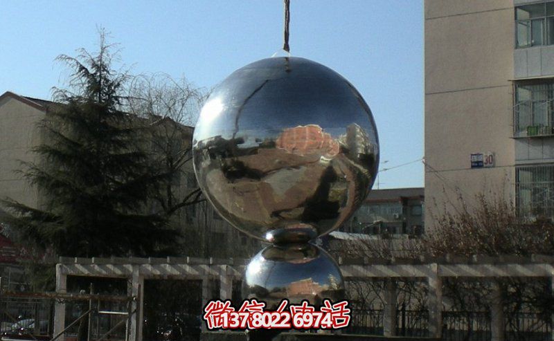 不銹鋼球體雕塑，鏡面反光，室外裝點(diǎn)美化