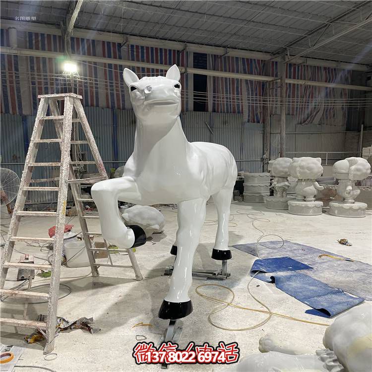 玻璃鋼馬雕塑，點綴戶外園林
