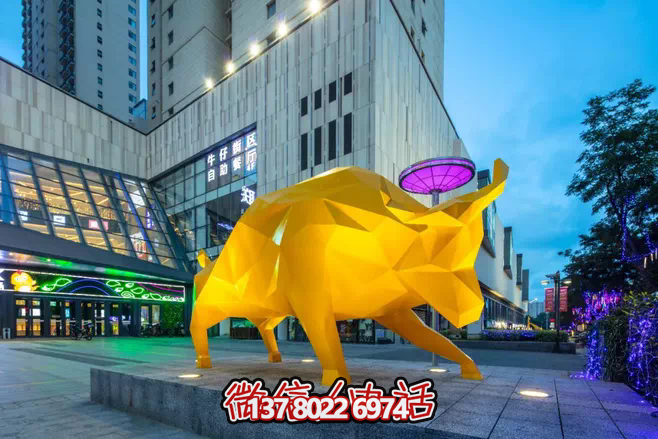 玻璃鋼彩繪雕塑讓你的廣場(chǎng)現(xiàn)象級(jí)創(chuàng)意牛！